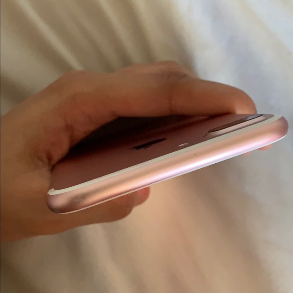 iPhone (ROSE GOLD) - Picture 3 of 6